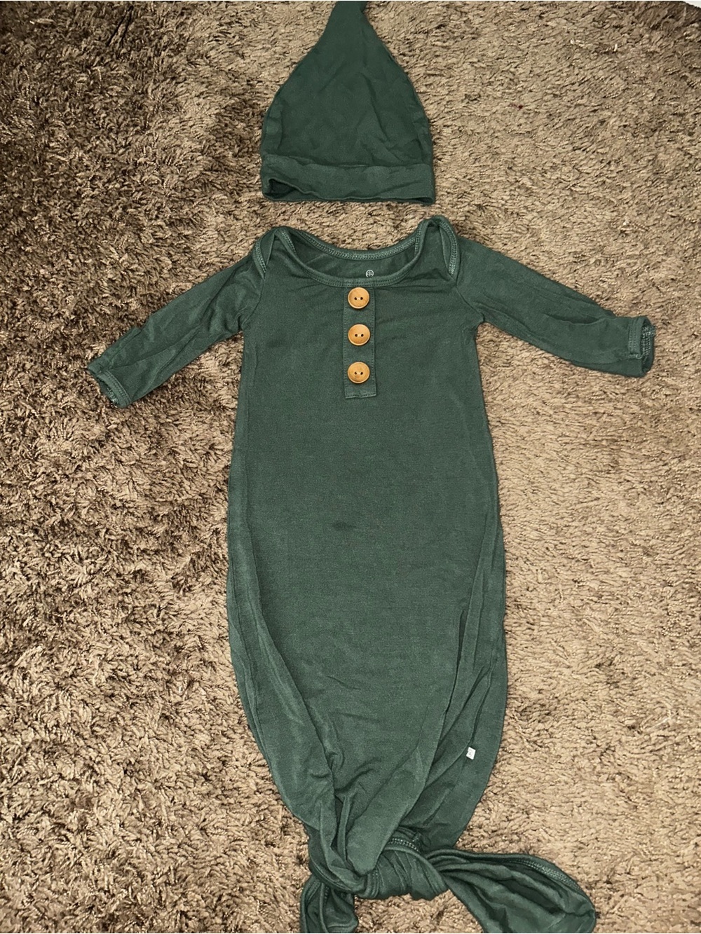 Caden lane knotted gown and hat